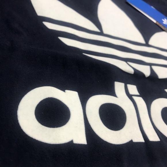 adidas Originals Outfit - Tee & Tights - Picture 3 of 6